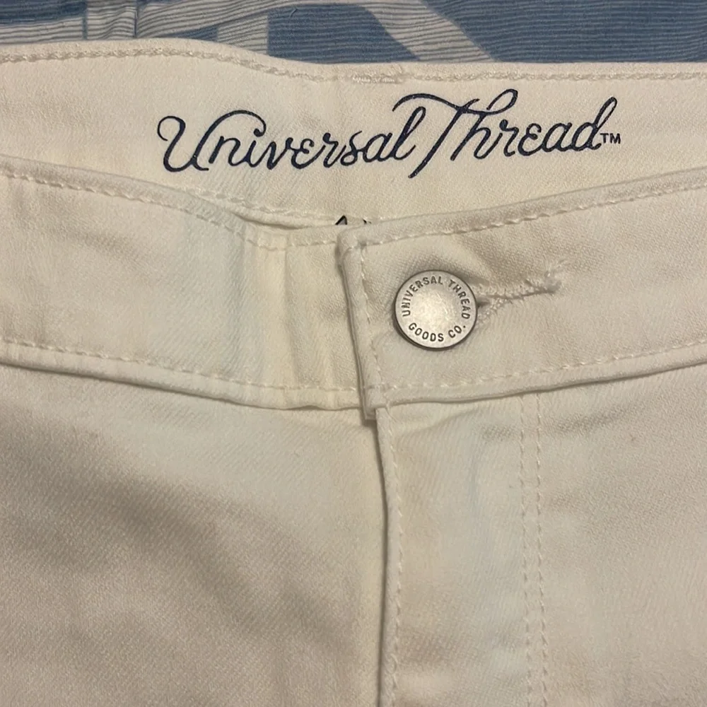 Universal Thread Shorts - Picture 2 of 4